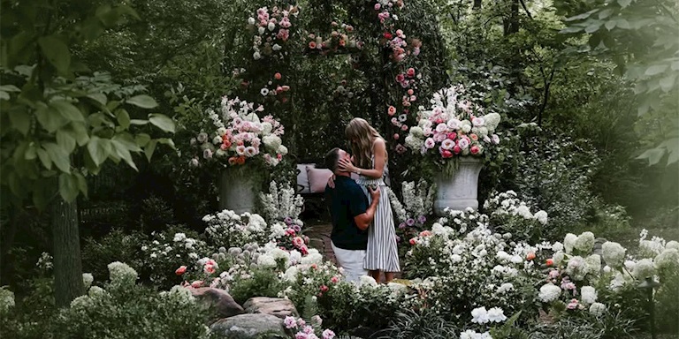 Taylor Swift’in Viral Olan Nişan Elbisesi Şimdiden Tükendi