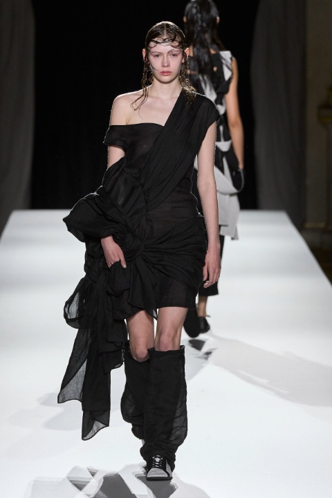 Paris Moda Haftası: Yohji Yamamoto İlkbahar/Yaz 2026 / 4