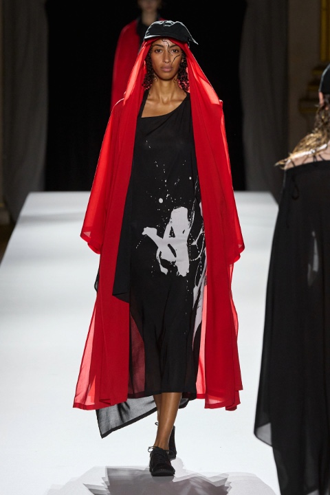 Paris Moda Haftası: Yohji Yamamoto İlkbahar/Yaz 2026 / 12