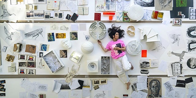 Bir Dünya Nasıl Kurulur? Es Devlin’in “Other Worlds”ü The Design Museum’da