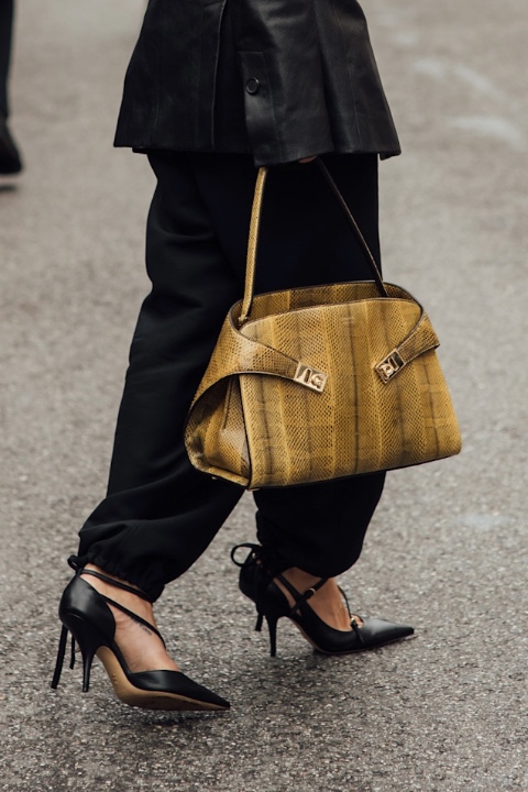 Milano Moda Haftası Sokak Görünümlerinde Dikkatimizi Çeken Çantalar / 7