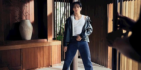ELLE Exclusive: Jung Kook İle Calvin Klein Denim Kampanyasının Kamera Arkasında
