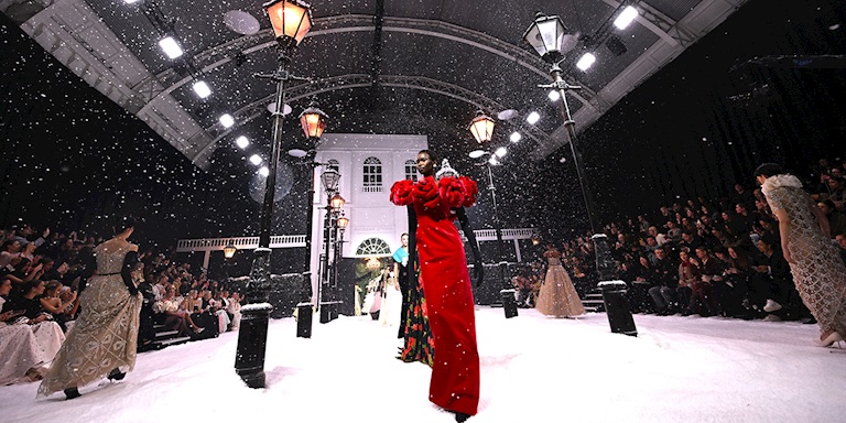 Londra Moda Haftası: Richard Quinn Sonbahar-Kış 2025 Defilesi