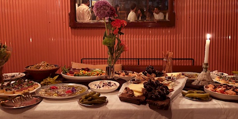 "A Table On Mange": İstanbul’un Değişen Sofralarında Buluşmak