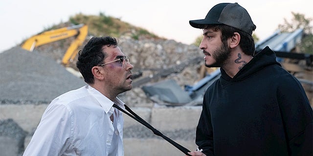 Boran Kuzum, Dan Levy’nin Yeni Dizisi "Big Mistakes"te: Resmi Fragman ve İlk Kareler Yayında
