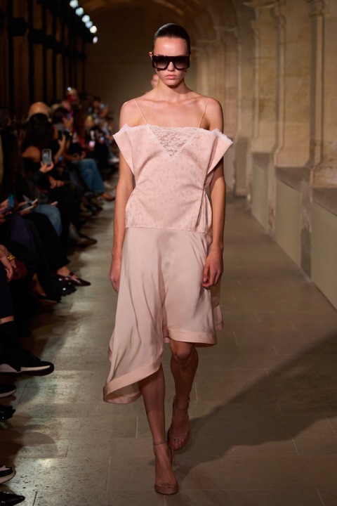 Paris Moda Haftası: Victoria Beckham İlkbahar/Yaz 2026 / 7