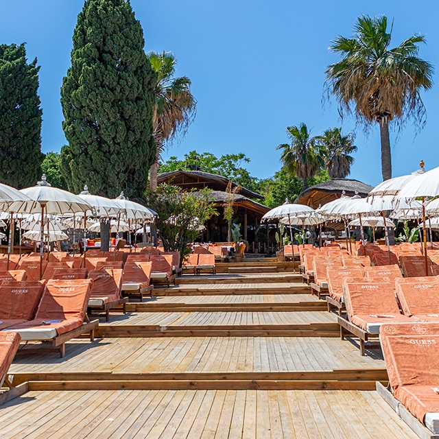 Guess ve Yuzu Beach’ten Yaz Sezonuna Özel İş Birliği