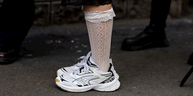 Okula Dönmeye Hazırlanıyoruz: Sezonun Popüler 5 Sneaker’ı