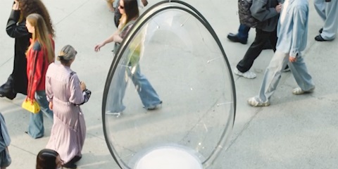 Diesel, "Egg Hunt" ile Milano Moda Haftası’nda Podyumu Sokağa Taşıyor: Şehirde Bir Yumurta Avı Başlıyor