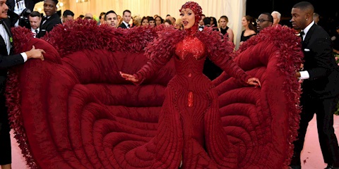 Cardi B’nin En İkonik 10 Kırmızı Halı Görünümü