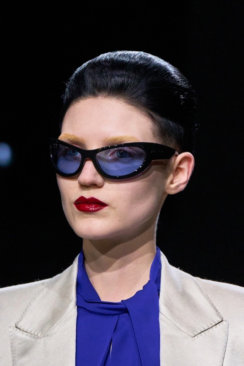 Gri Günlere Renk Katın: Bu Sezonun En Parlak Gözlük Trendi / 6