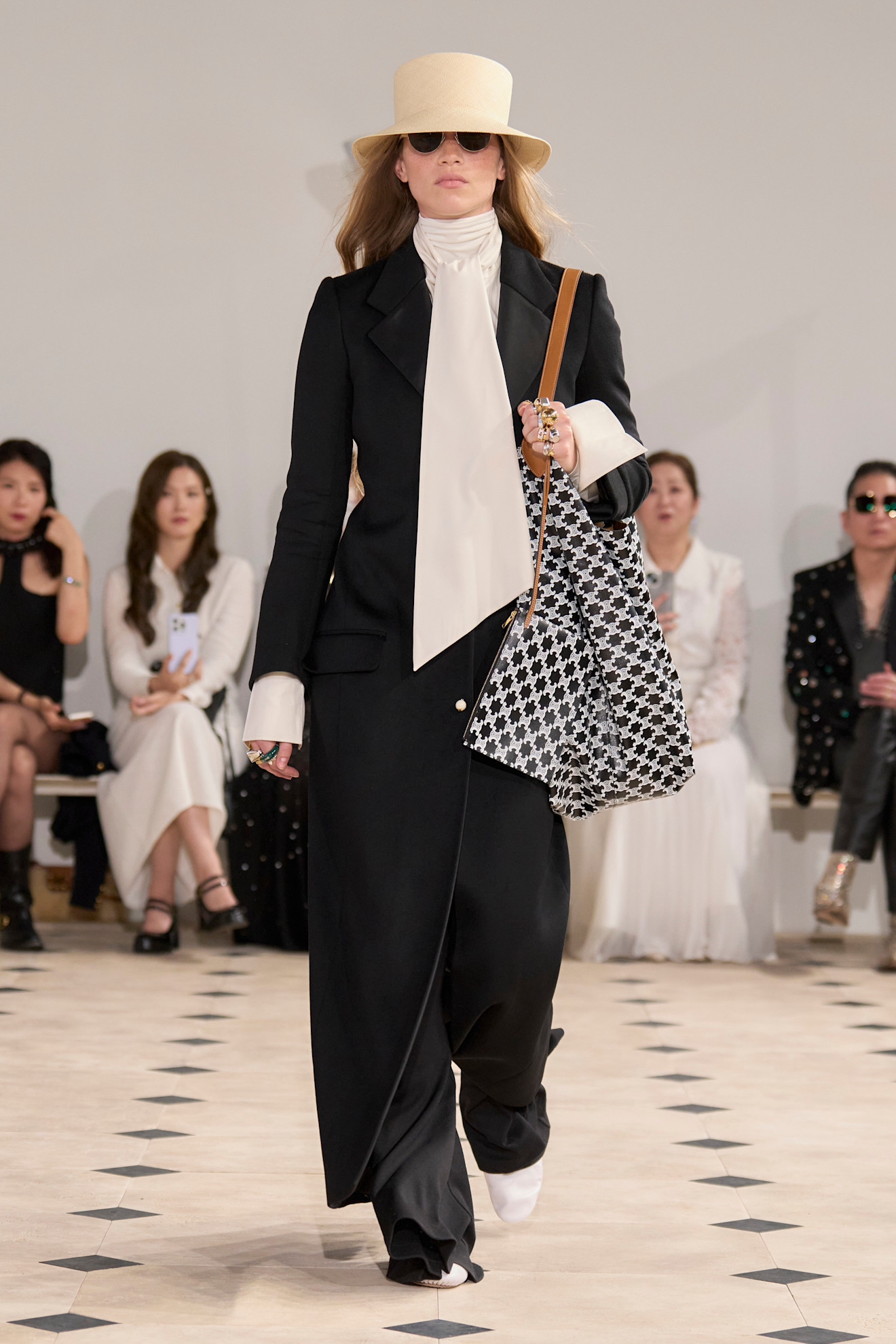 Paris Moda Haftası: Celine İlkbahar/Yaz 2026 Koleksiyonu / 3