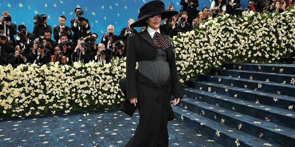 Rihanna Hamile!