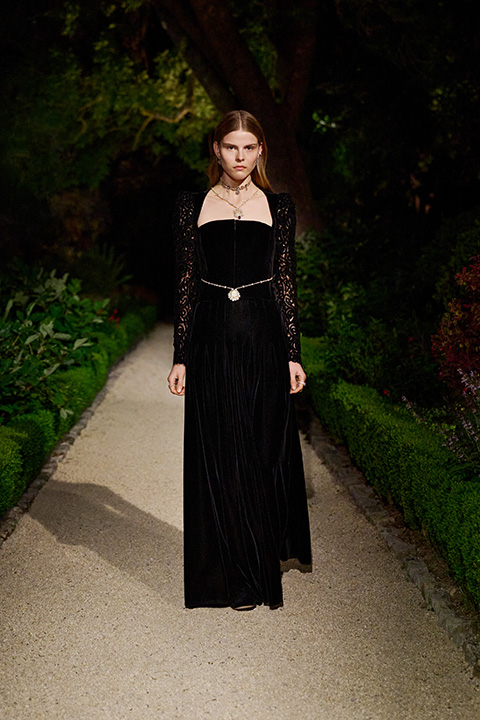 Dior'un Yeni Yüksek Mücevher Koleksiyonu Tanıtıldı / 20