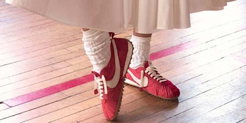 Jacquemus ve Nike'tan Yeni İşbirliği: Moon Shoe Yeniden Sahalara Dönüyor