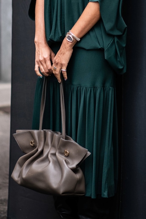 Milano Moda Haftası Sokak Görünümlerinde Dikkatimizi Çeken Çantalar / 9