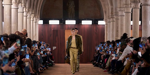 Paris Moda Haftası: Acne Studios İlkbahar/Yaz 2026