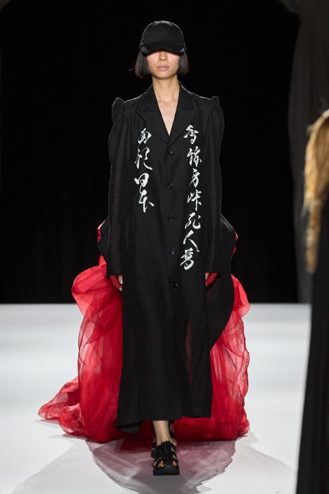 Paris Moda Haftası: Yohji Yamamoto İlkbahar/Yaz 2026 / 13