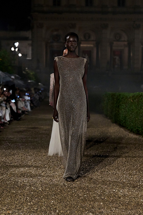 Güzel Bir Dior Karmaşasının İçinde / 0