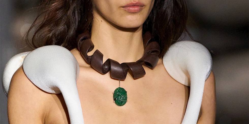 İlkbahar/Yaz 2026’nın Öne Çıkan 3 Takı Trendi: Büyük, Cesur ve Heykelsi