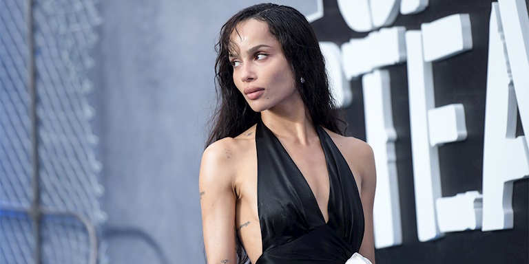 Zoë Kravitz “Caught Stealing” Basın Görünümleri: Çabasız Şıklık İle Modern Bohem Tarzı