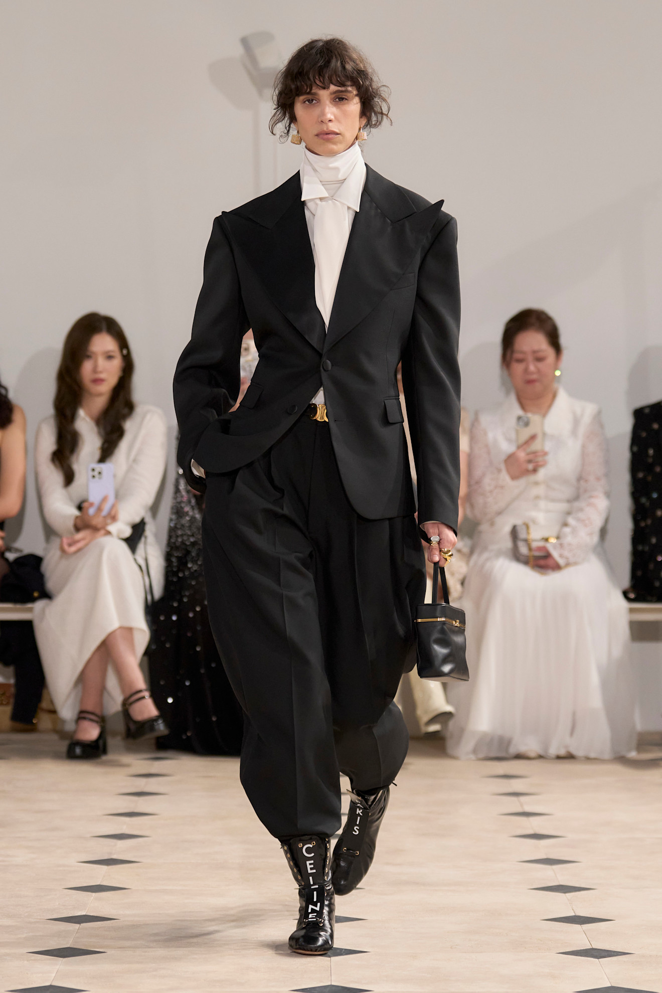 Paris Moda Haftası: Celine İlkbahar/Yaz 2026 Koleksiyonu / 10