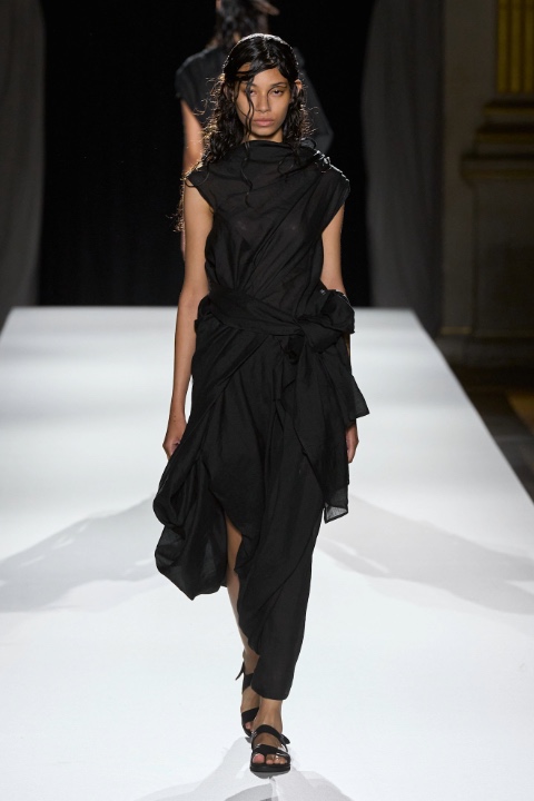 Paris Moda Haftası: Yohji Yamamoto İlkbahar/Yaz 2026 / 5