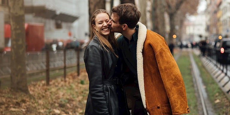 İlişkilerde Güven Krizi: Dijital Çağ Bizi Nasıl Değiştiriyor?