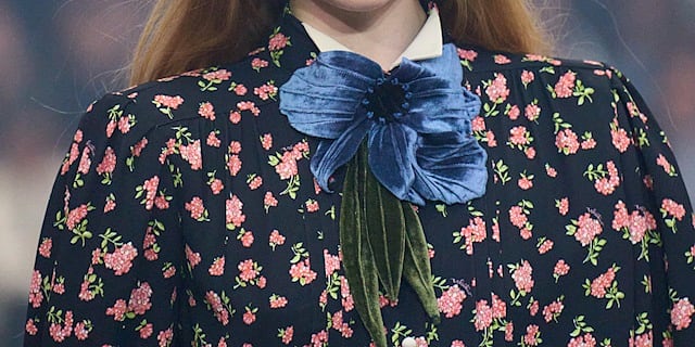 Çiçekler Aksesuarlarda Gizli