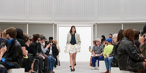 Paris Moda Haftası Loewe İlkbahar/Yaz 2027: Eski Dünya, Yeni Dünya