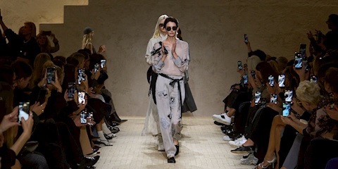 Milano Moda Haftası: Emporio Armani İlkbahar/Yaz 2026