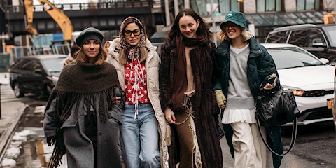 Geçiş Mevsiminin Kurtarıcı Parçaları: Sonbaharın Öne Çıkan Aksesuarları