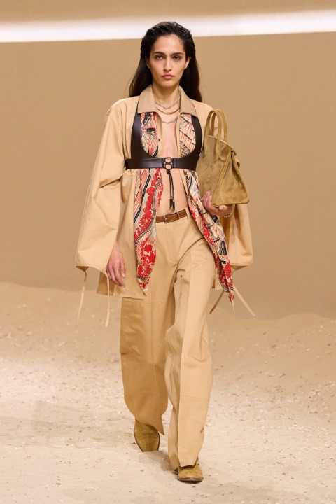 Paris Moda Haftası: Hermès İlkbahar/Yaz 2026 / 9