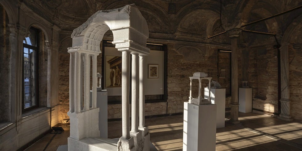 Balat’ta Yeni Bir Sergi: Tansu Kırcı’dan "Taşın Belleği"