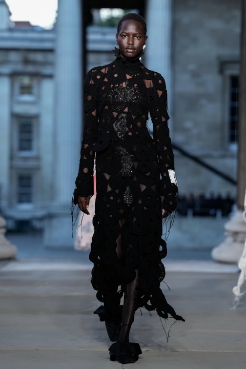 Londra Moda Haftası: Erdem İlkbahar/Yaz 2026 / 10