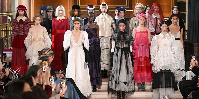 Londra Moda Haftası: Bora Aksu Sonbahar-Kış 2025 Defilesi