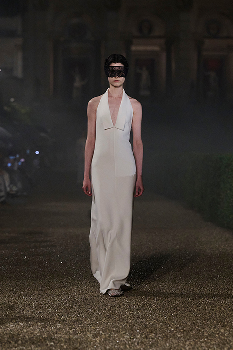 Güzel Bir Dior Karmaşasının İçinde / 18