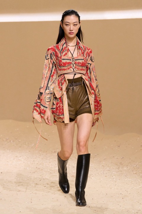 Paris Moda Haftası: Hermès İlkbahar/Yaz 2026 / 12