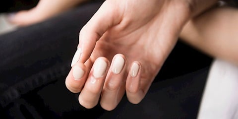 Manikür Sürenizi Uzatmak İçin Keşfetmeniz Gereken 4 Kütikül Yağı