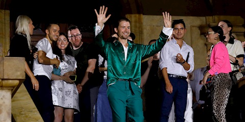 Sander Lak Geri Dönüyor