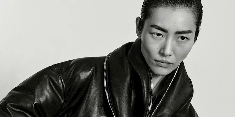 Sarah Burton’ın İlk Givenchy Kampanyası: Moda Dünyasında Kadın Dayanışmasına Güçlü Bir Selam Veriyor