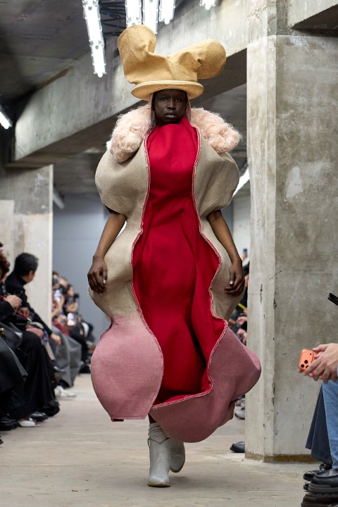 Paris Moda Haftası: Comme Des Garçons İlkbahar/Yaz 2026 / 0