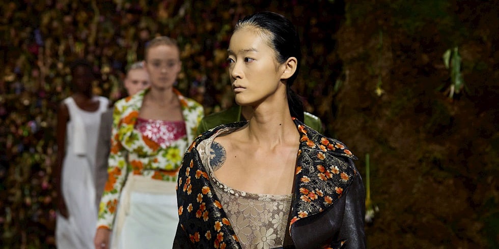 Paris Moda Haftası Maison Margiela İlkbahar/Yaz 2027: Sertlik ve Yumuşaklık Arasında
