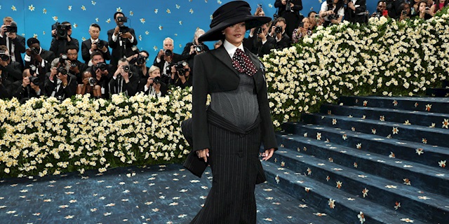 Rihanna Hamile!