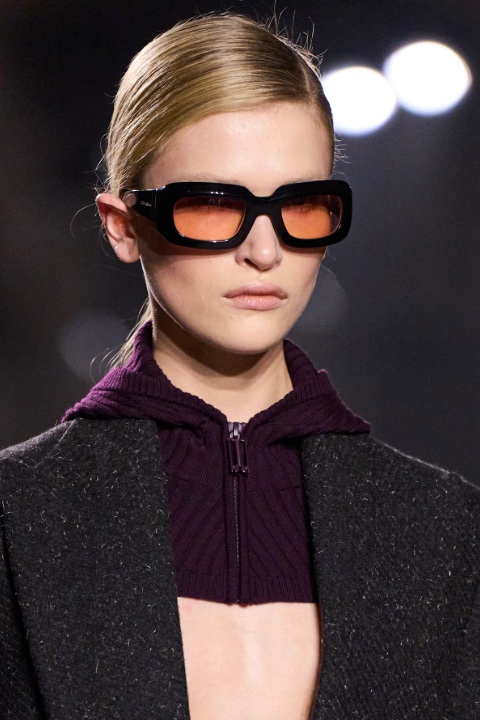 Gri Günlere Renk Katın: Bu Sezonun En Parlak Gözlük Trendi / 9