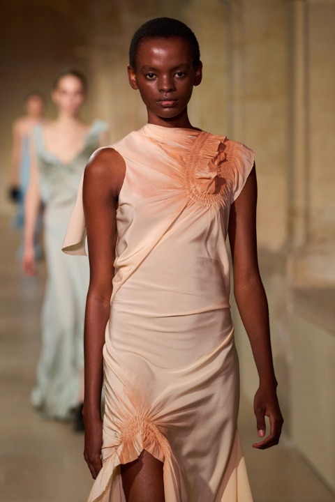 Paris Moda Haftası: Victoria Beckham İlkbahar/Yaz 2026 / 16