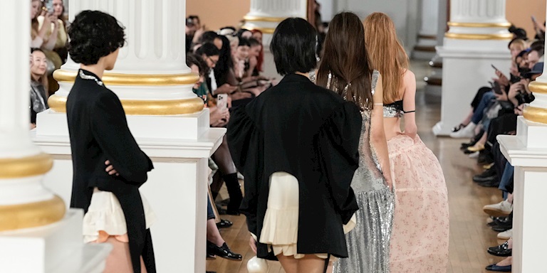 Londra Moda Haftası: Simone Rocha İlkbahar/Yaz 2026