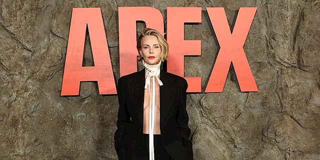 Charlize Theron'dan Dikkat Çekici Stil Hamlesi