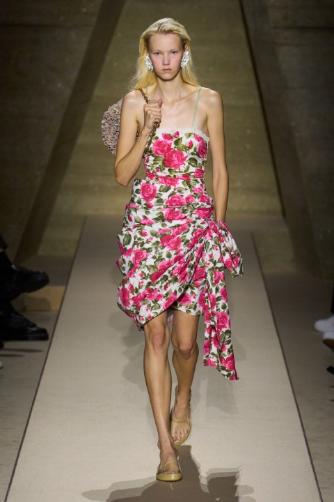 Paris Moda Haftası: Chloé İlkbahar/Yaz 2026 / 16