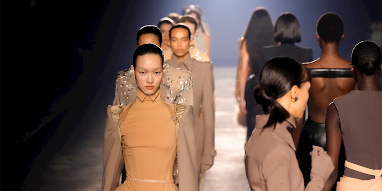 Paris Moda Haftası: Mugler İlkbahar/Yaz 2026